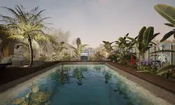 Detalle de piscina tipo playa con borde de bambú y agua cristalina